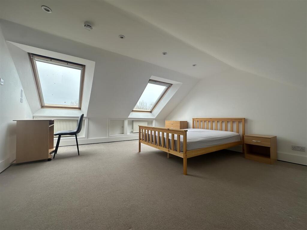 Bedroom 6 II.jpg