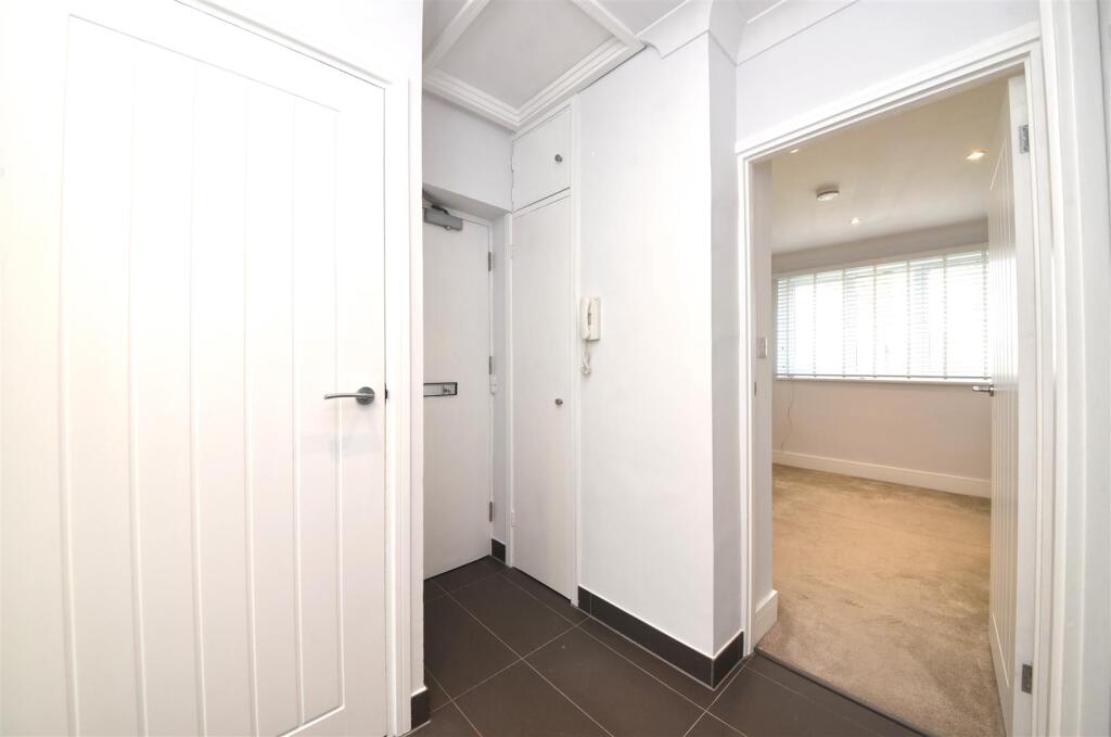 2_Park_Hall_Pic_5.jpg
