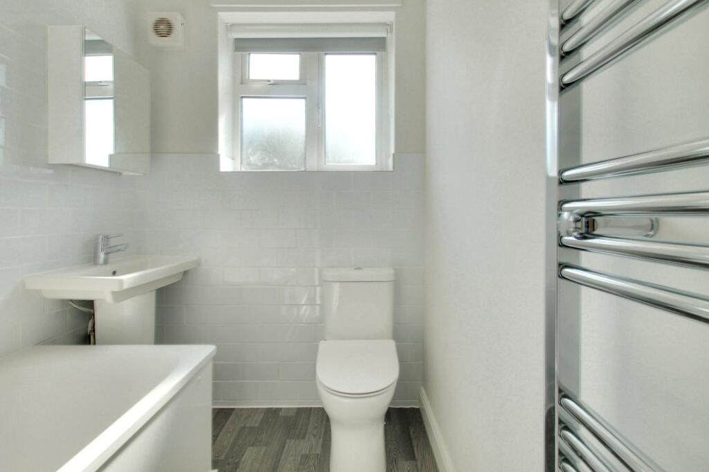 8.bathroom.jpg