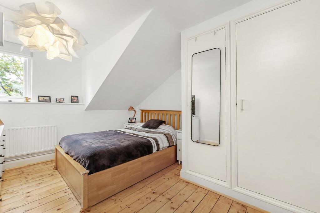 Bedroom 1 (3).JPG