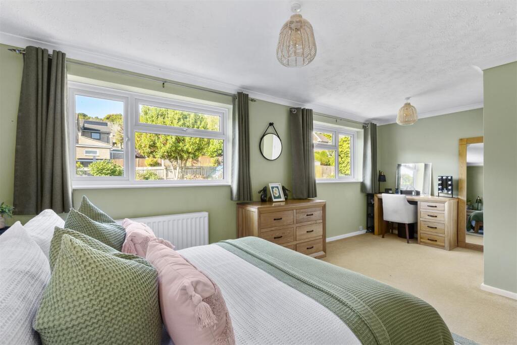 11 Calverley Crescent, HP13 5EU NEW-2.jpg