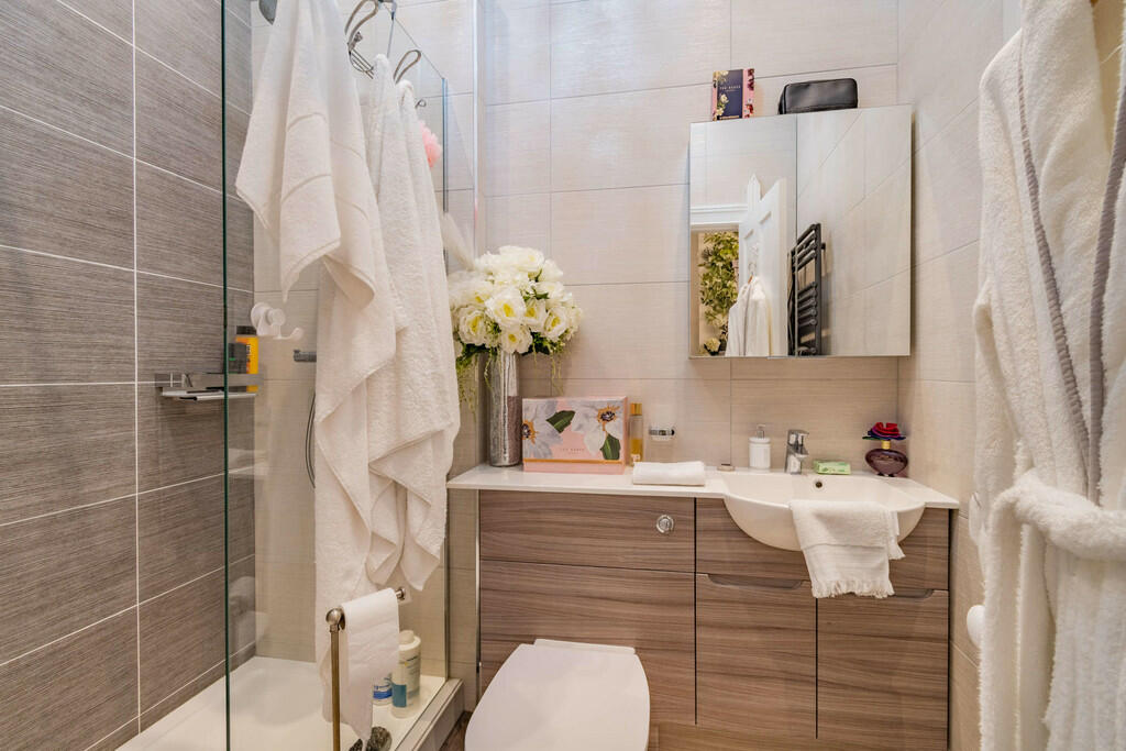 8479735-interior3...