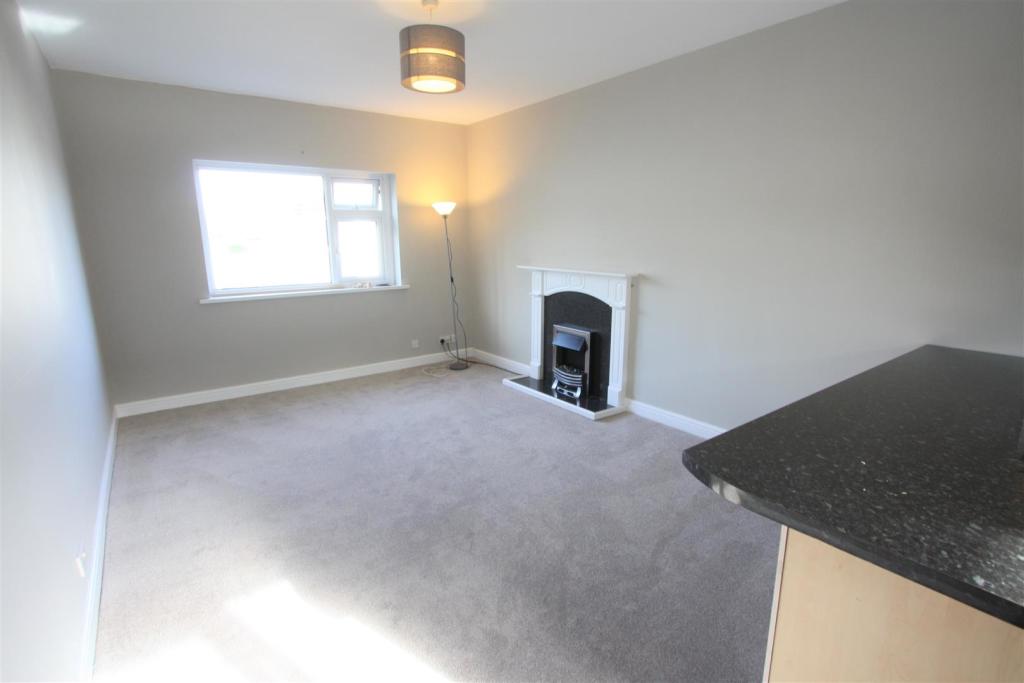 3 Trelawney Apartments Lounge