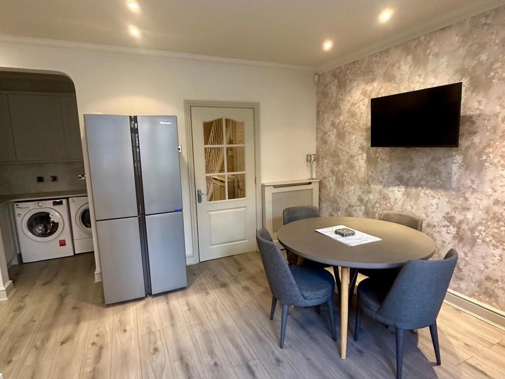 Dining Area.jpg