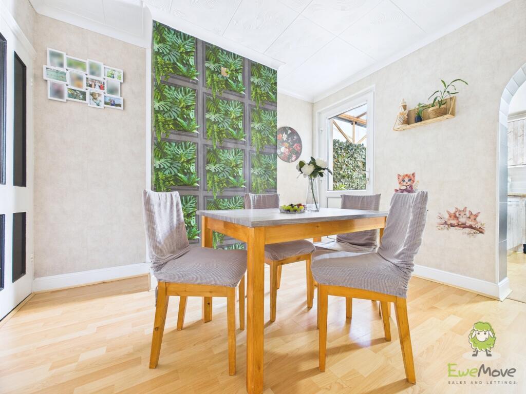 CAM01543G0-PR0136-STILL014