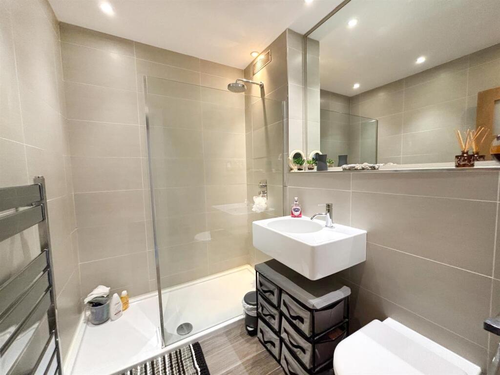 En-Suite Bathroom