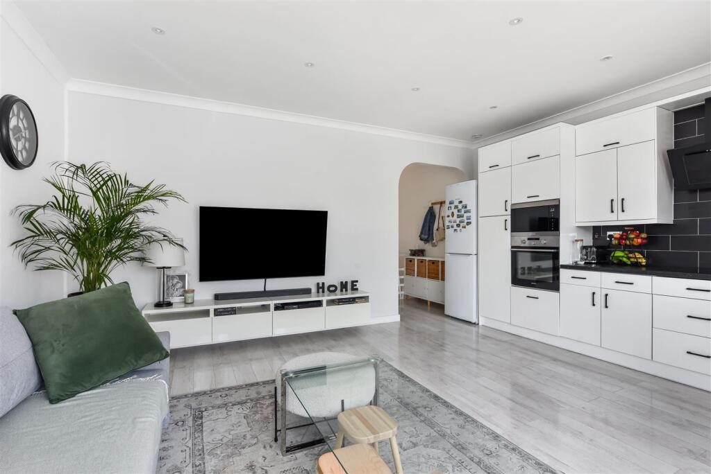 Lounge / Kitchen / Diner