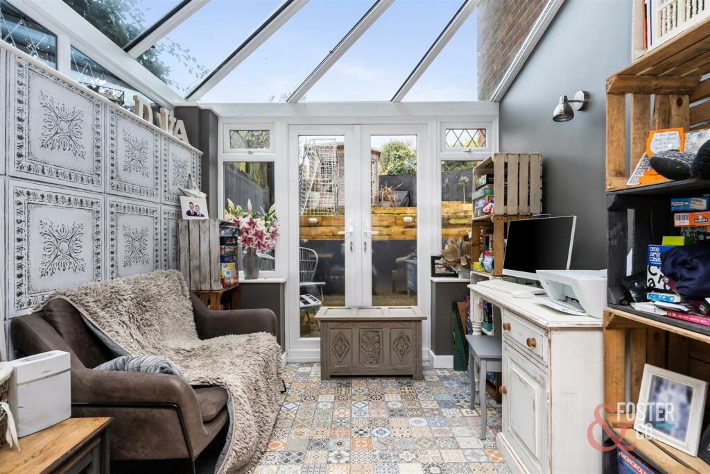 Queen Victoria Ave 32-0013.jpg