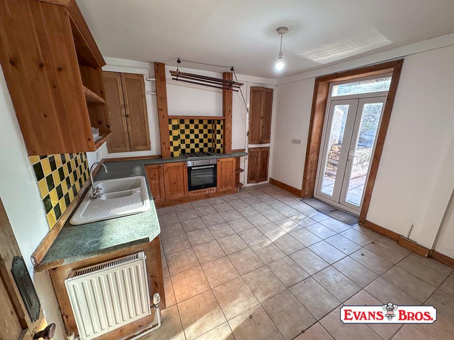 KITCHEN / BREAKFAST ROOM