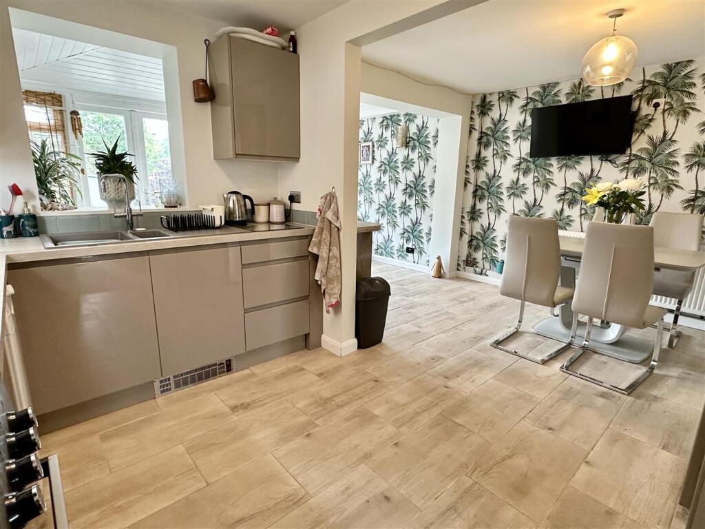 dining/kitchen
