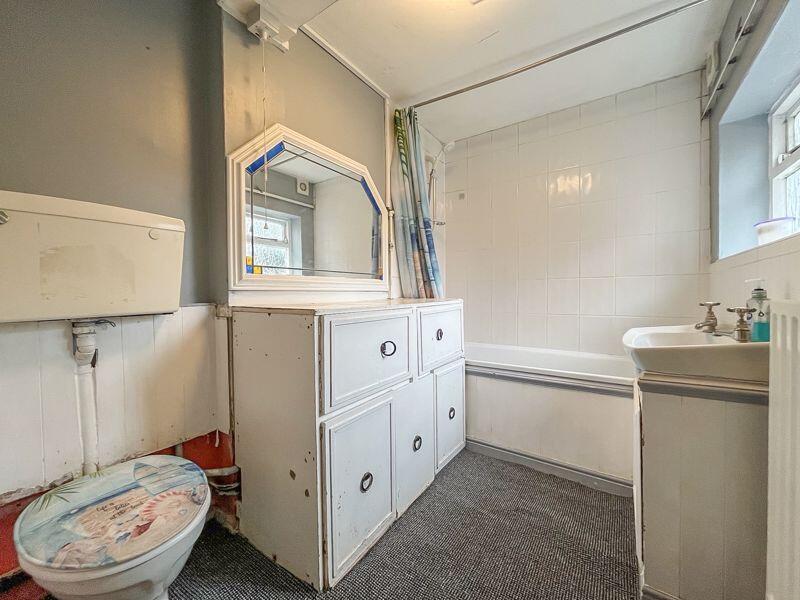 GROUND FLOOR BATHROOM