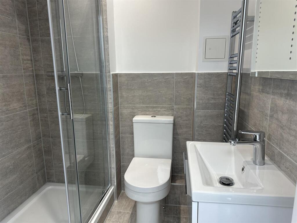 27 Green Yard bath.jpeg