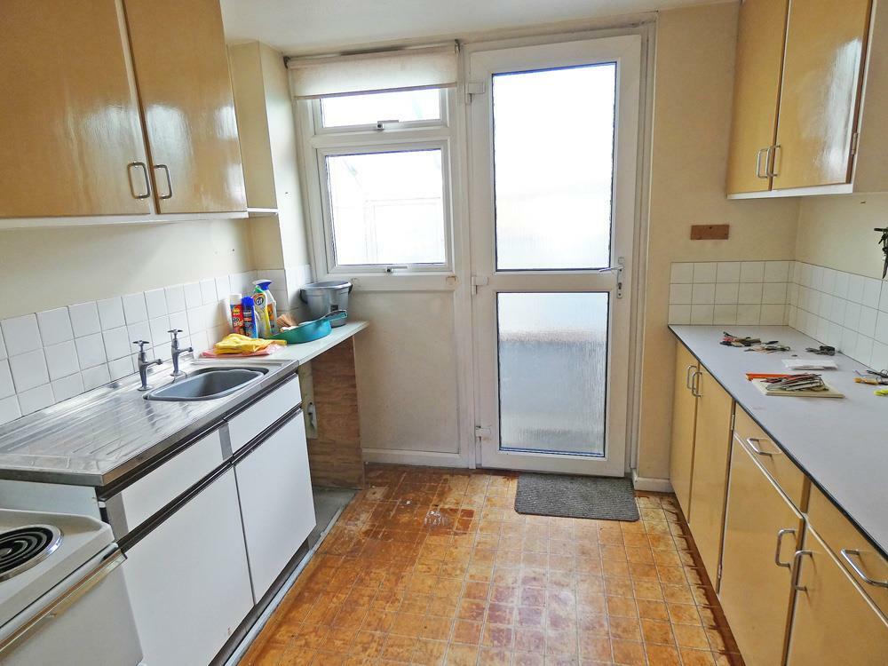 2274kitchen.jpg