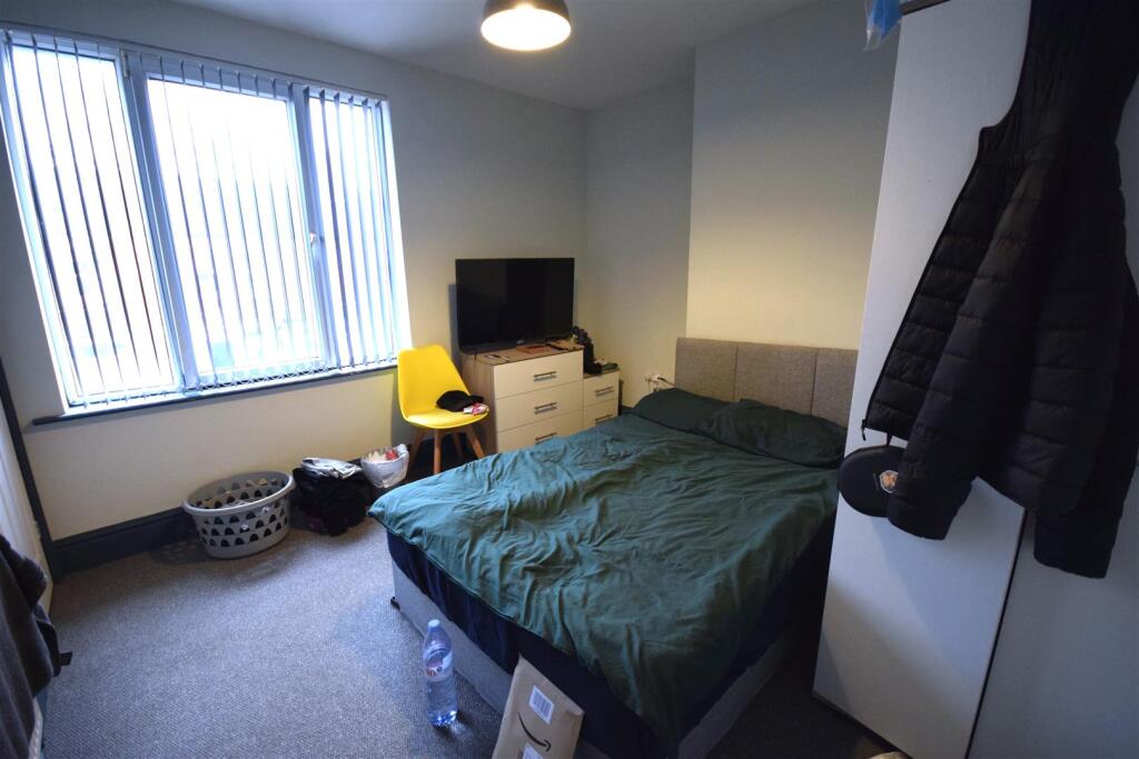 ROOM FIVE