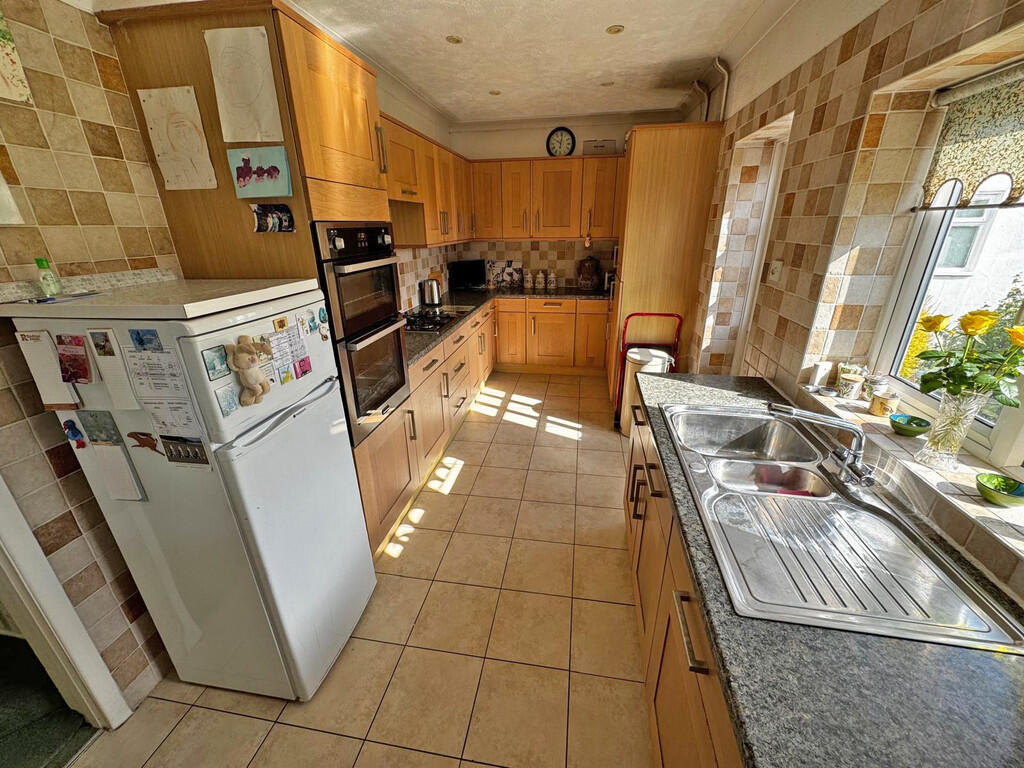 Kitchen (2)