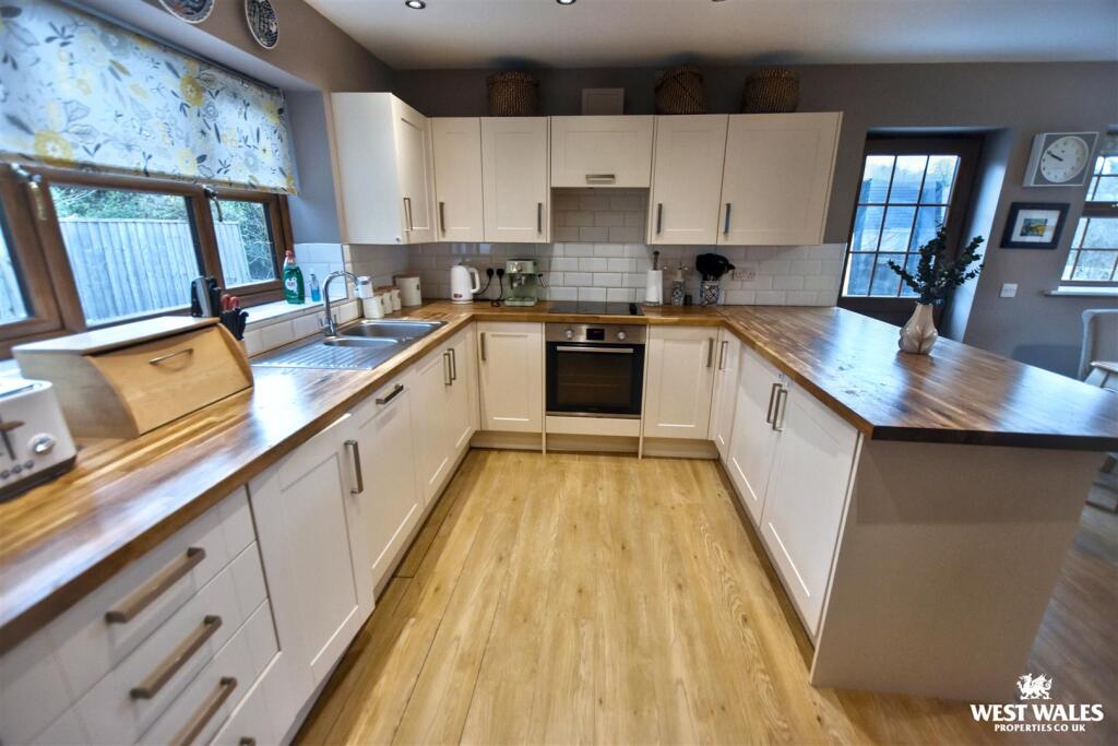 4 - 2025-12-01T122900.943.jpg