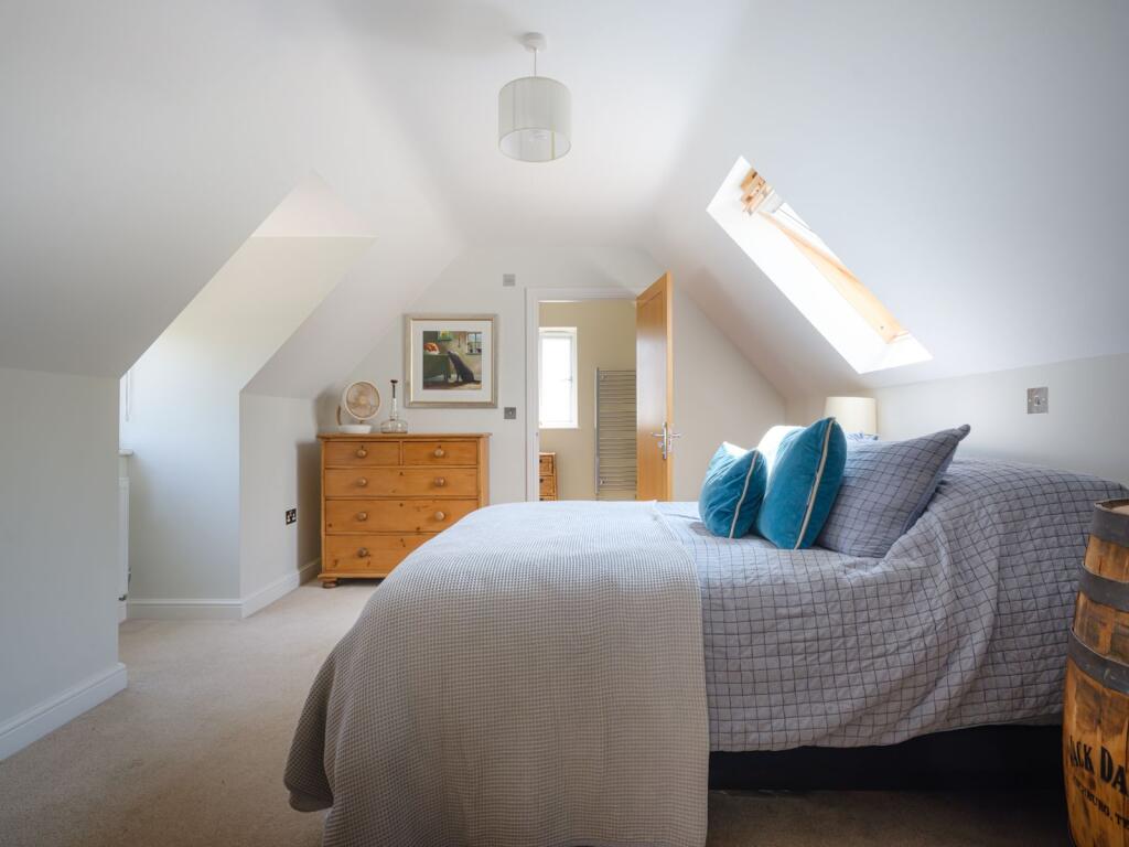 Master Bedroom to Ensuite