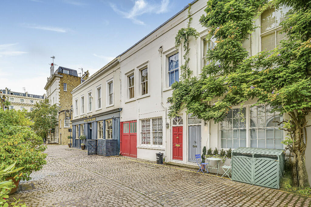Queen'sGateMews29...