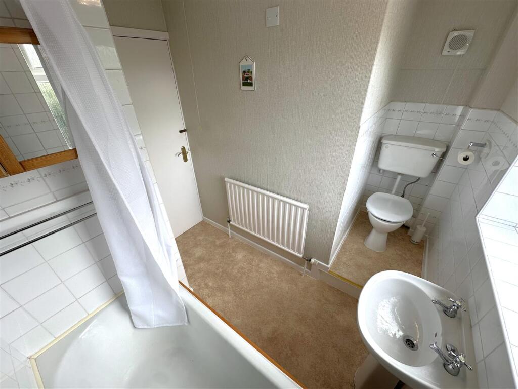 Three-Piece Bathroom 081