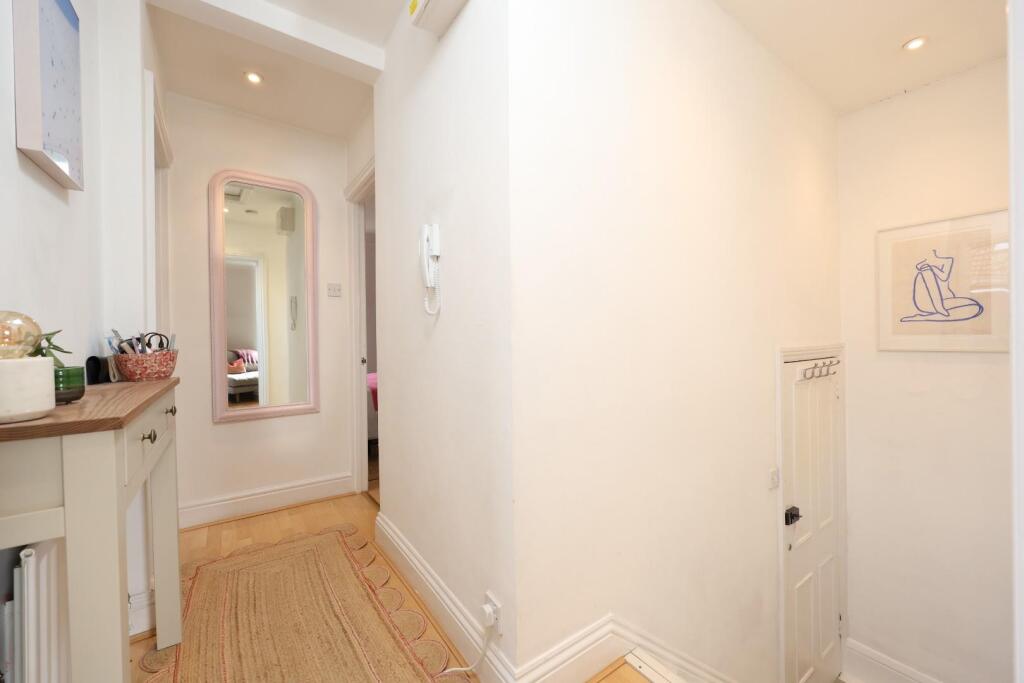 2FF 13 York Gardens 12.JPG