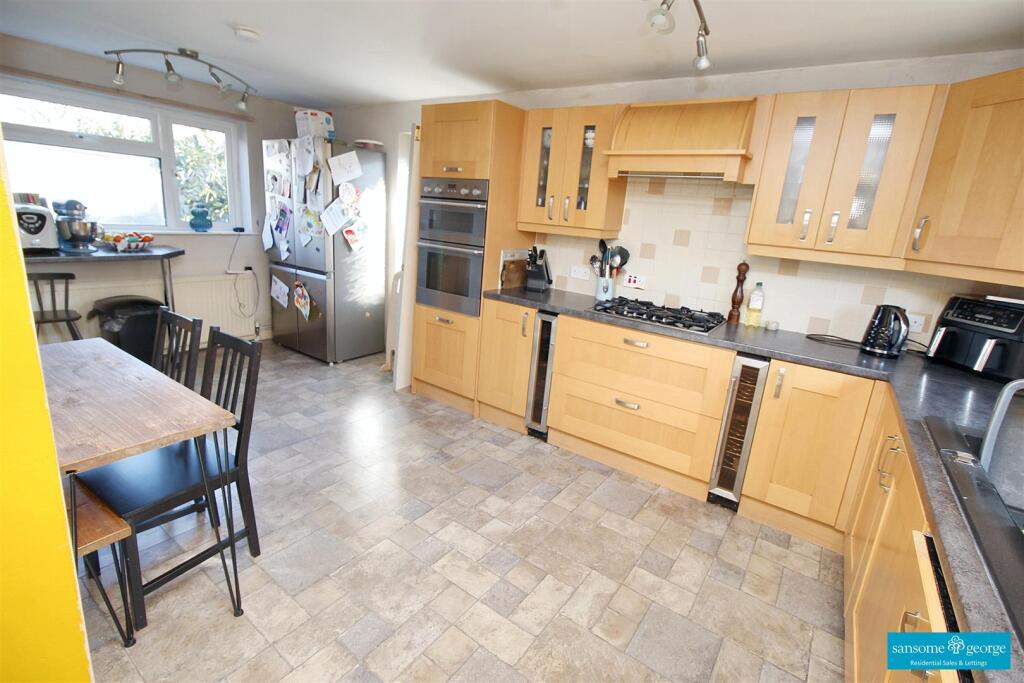 Kitchen/Breakfast Room