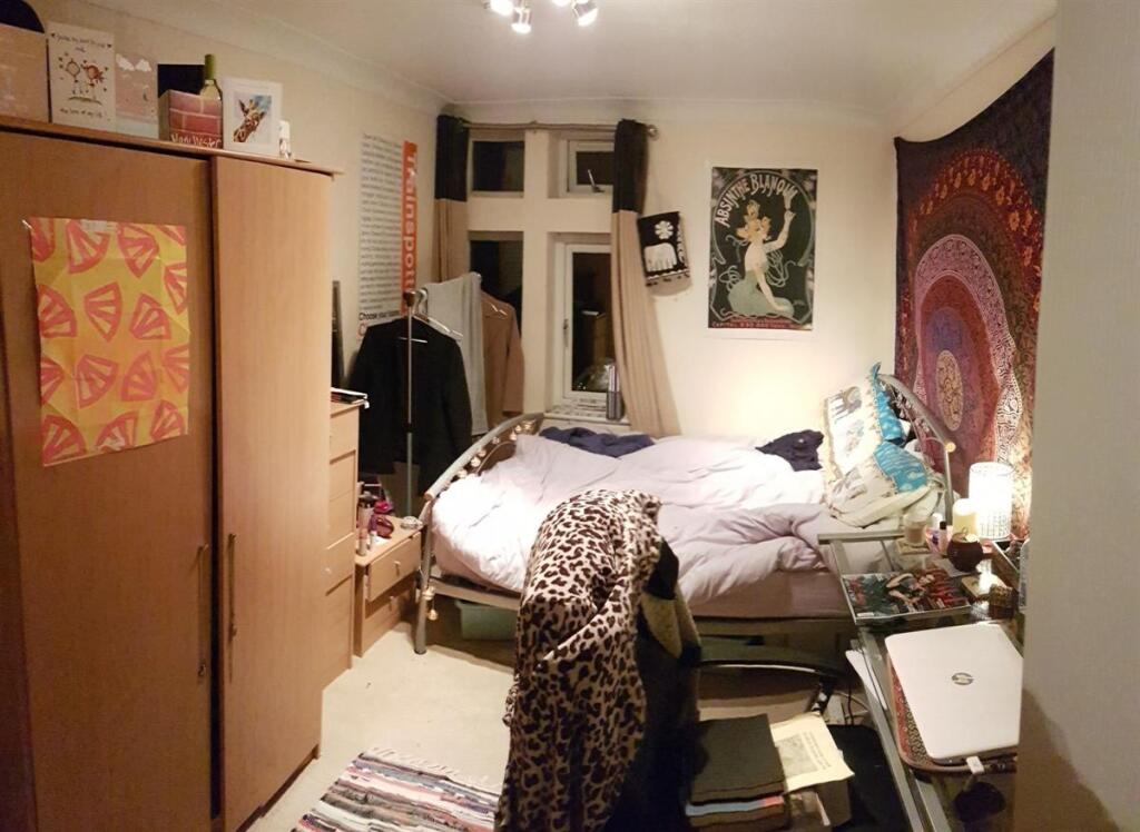 Cozy and well-furnished single bedroom featurin...