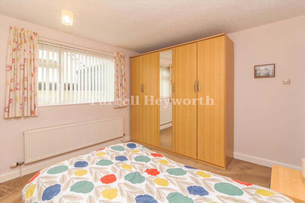 Bedroom 3 image 2