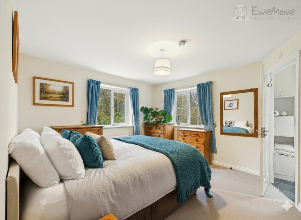 EWEMOVE SOUTH MOLTON - MASTER BEDROOM