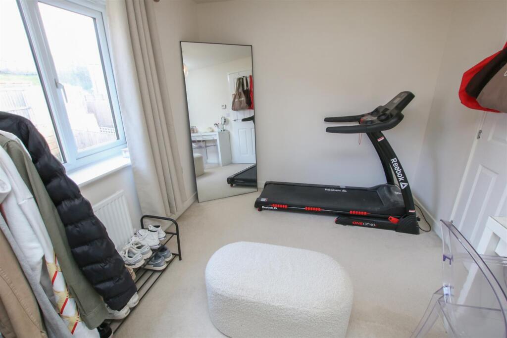 BEDROOM 2