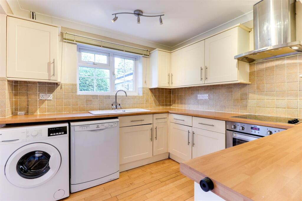 13. Kitchen diner 1.3.jpg