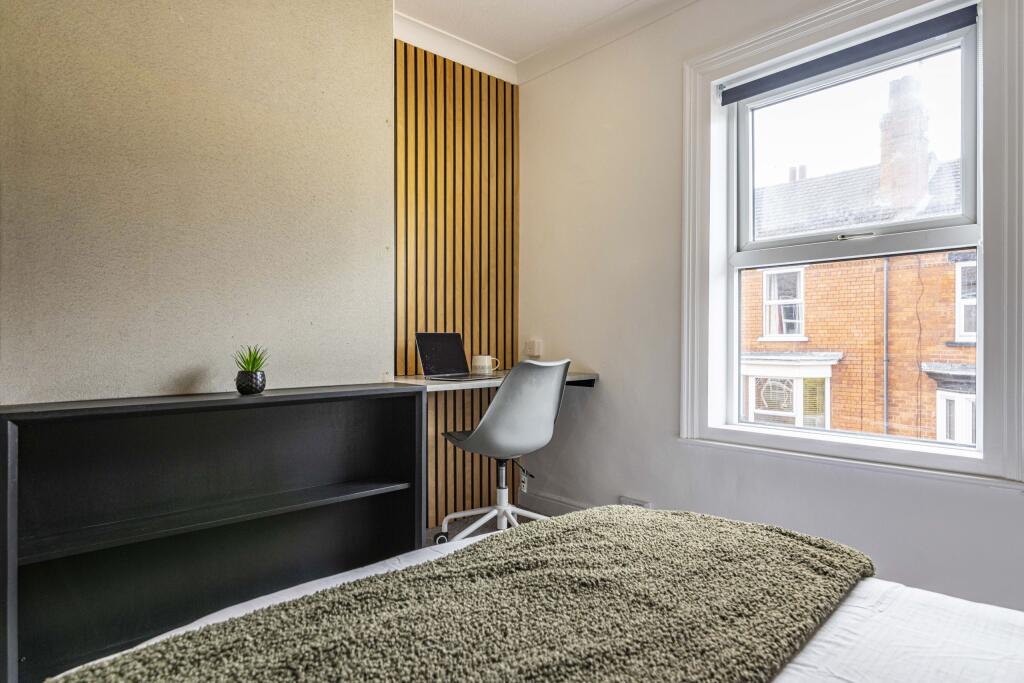 10 South Parade - Bedroom2(3).jpg