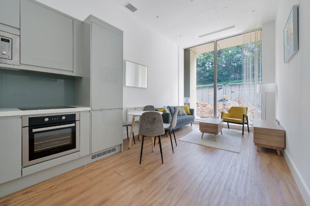 West Gate, London, W5