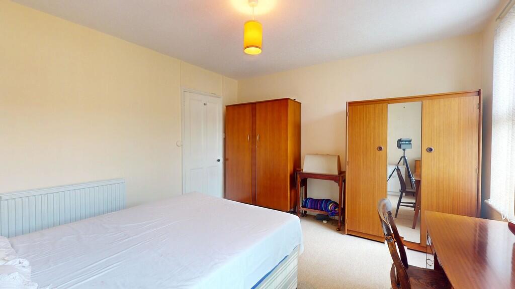 Bedroom 1 - Angle...