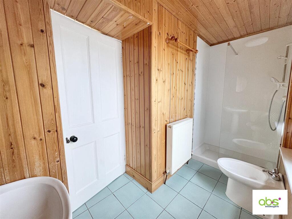 master en suite 2.jpg