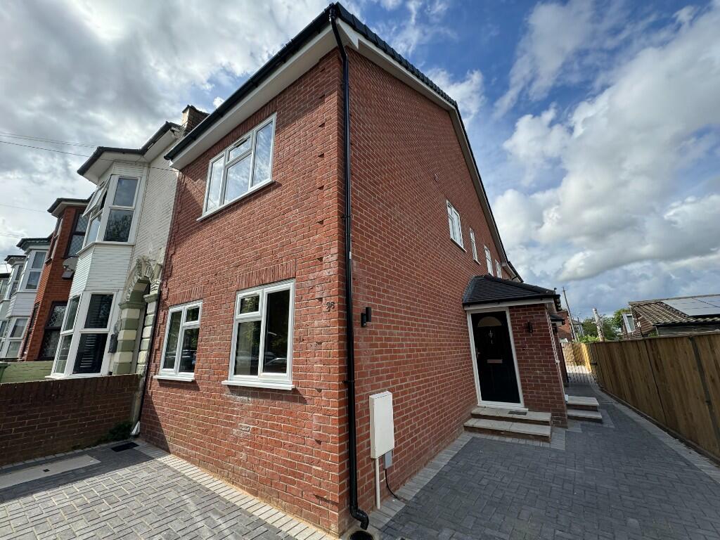 Flat 2, 98 Cranbury Avenue, Southampton, Hampshire, SO14