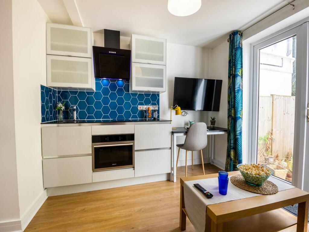 Apt_3_1_WoodlandWay_