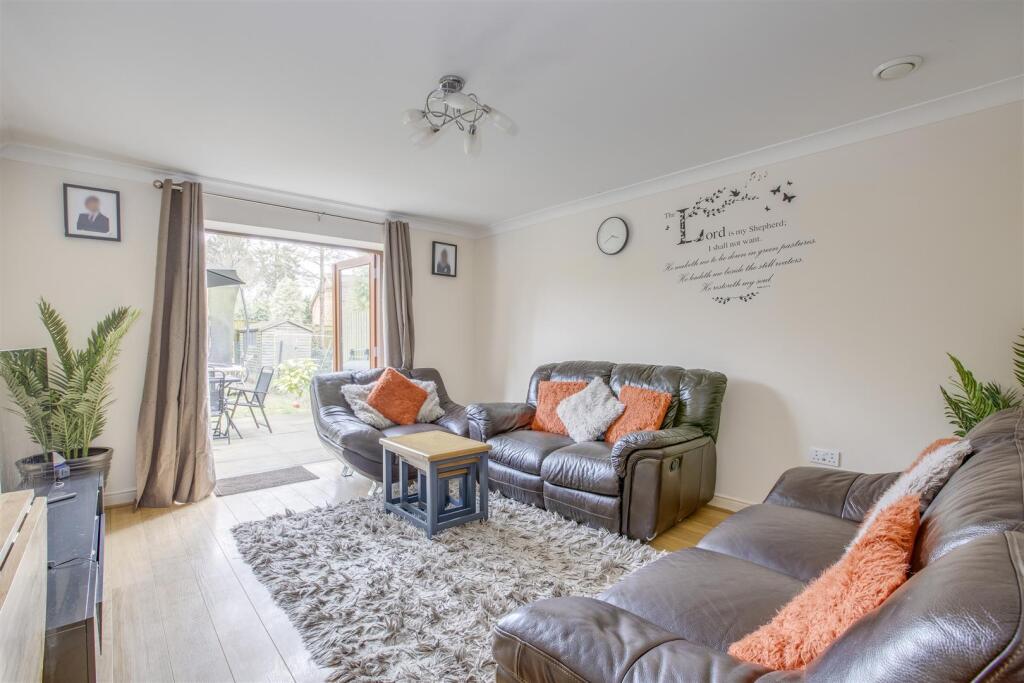 68 John North Close, HP11 1FQ-9.jpg