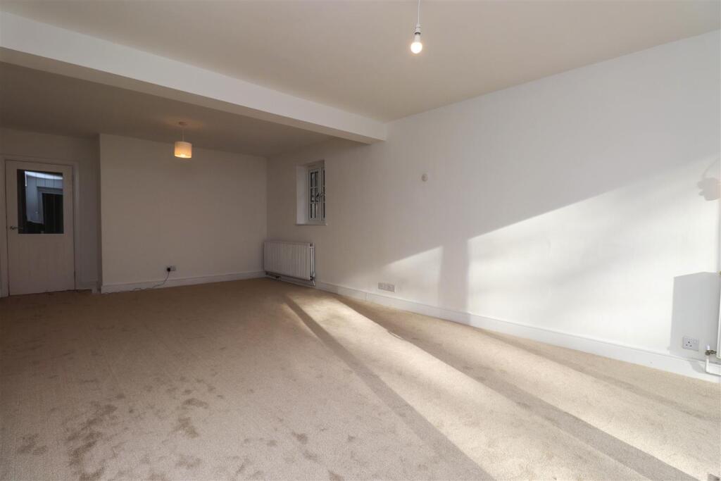 Aldershot Road, Church Crookham, Fleet