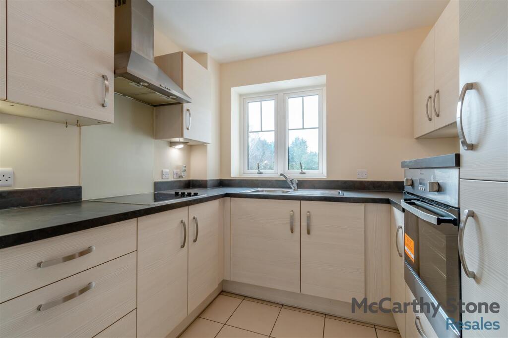 8636704-interior17.jpg