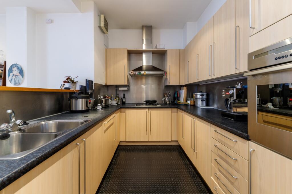 Boss House F25 (7...