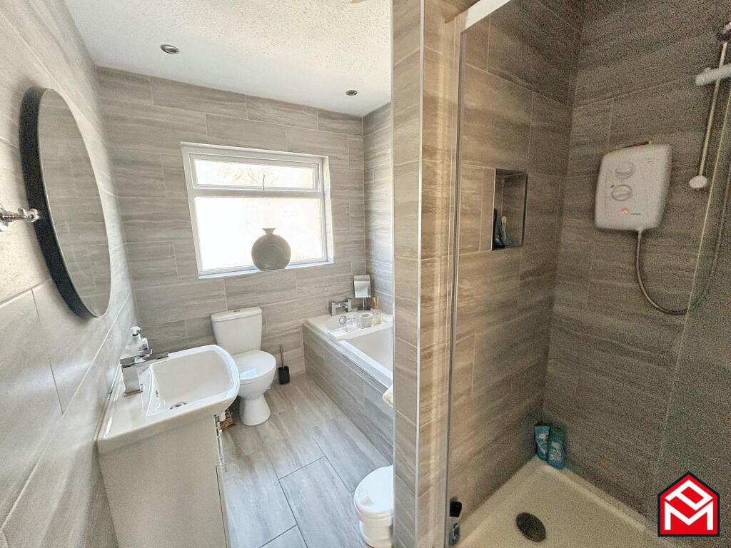 Family Bath &amp; Shower Room