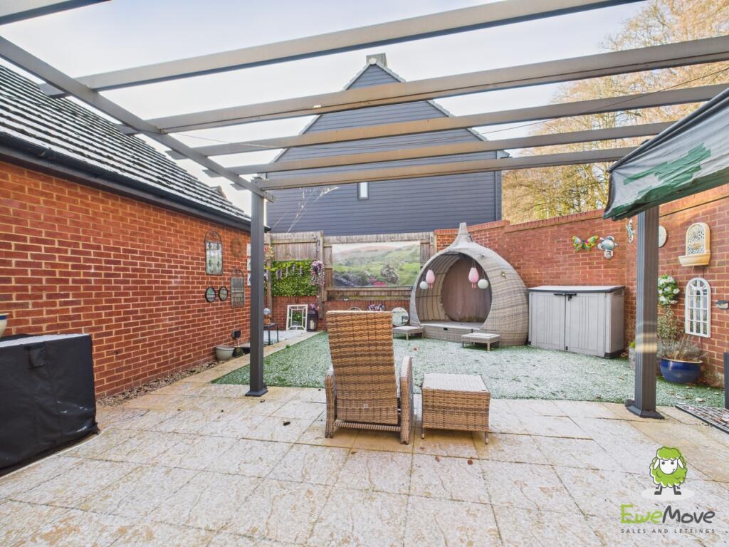 EweMove Estate Agents Basingstoke - Fairway Road 