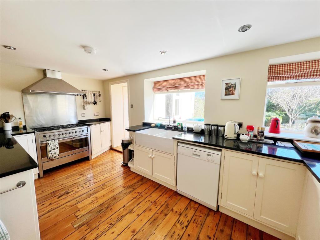 Kitchen 1.jpg