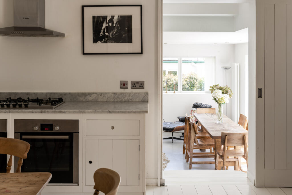 110147 - Woolnough Road_The Modern House (10).jpg