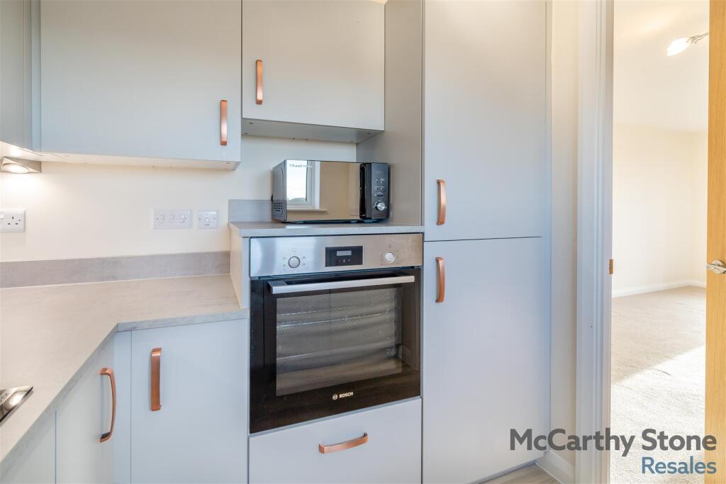 8667981-interior06.jpg