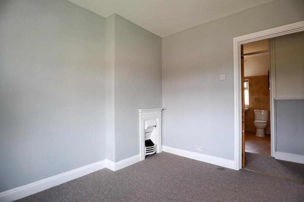 Bedroom 2 (2).jpg