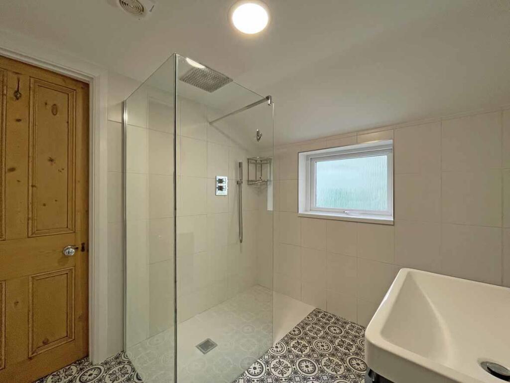 Hotham Place 15 Shower Room 2...jpg