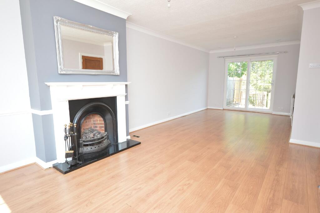 Lounge / Dining Rm Ext Photo