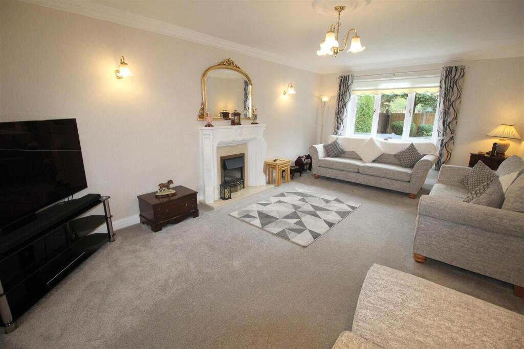 Mendip Close, lounge.JPG