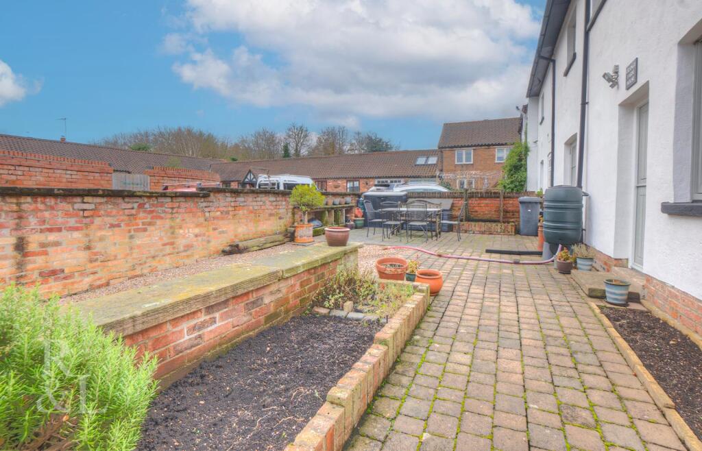 Grange Farm House (40).jpg